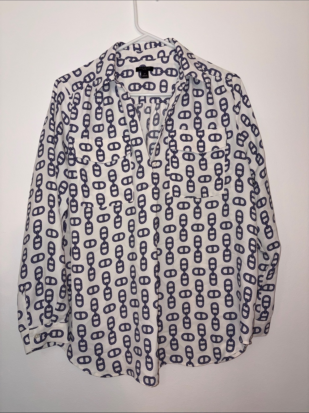 Ann Taylor White Blouse with Gray-blue Chain Print